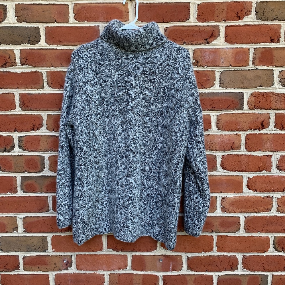 Dana Buchman White & Black Wool Blend Turtle Neck Chunky Sweater